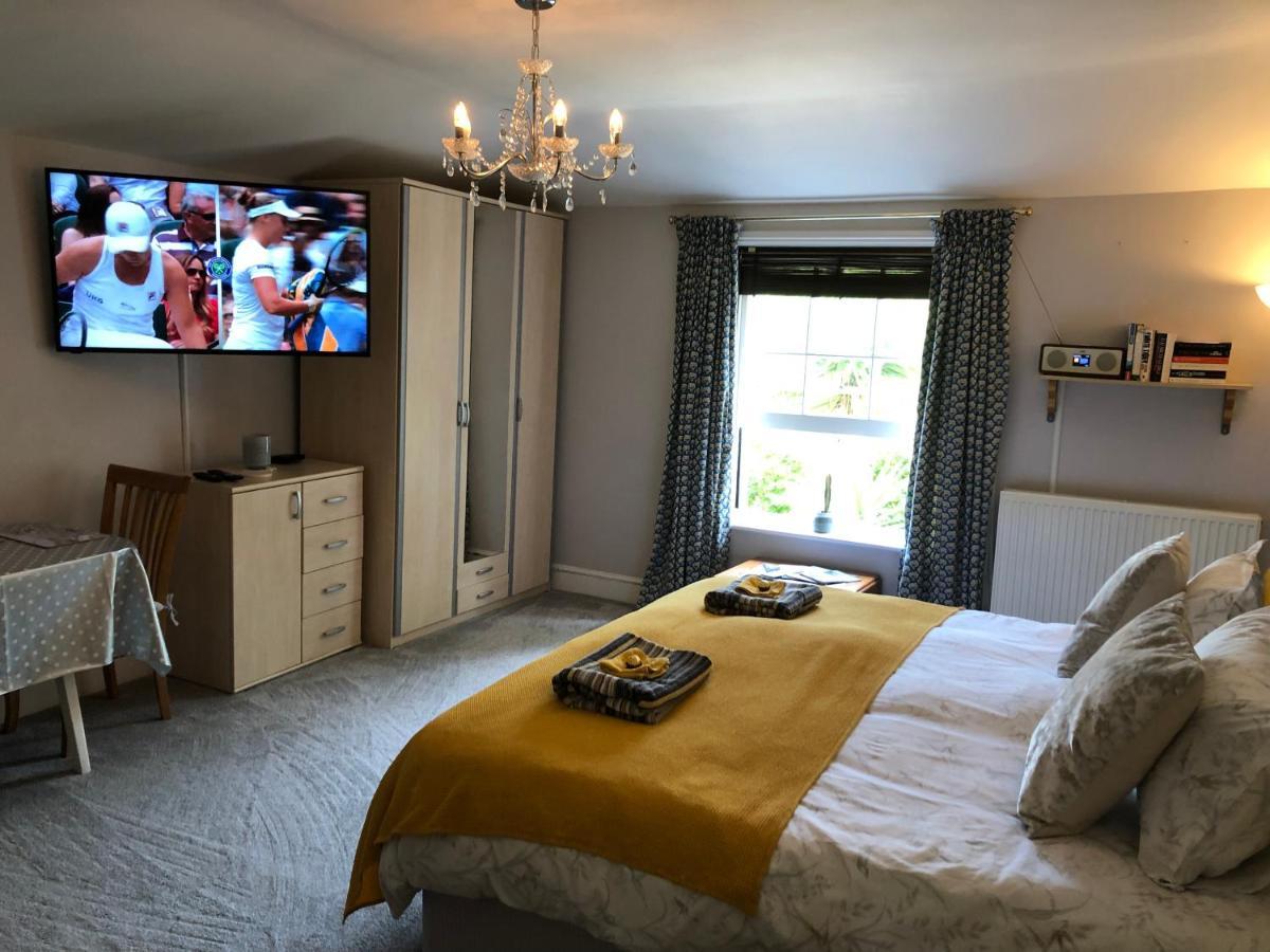 Little Gem With Private Hot Tub - Up To 25 Percent Off Ferry Lejlighed Shanklin Eksteriør billede